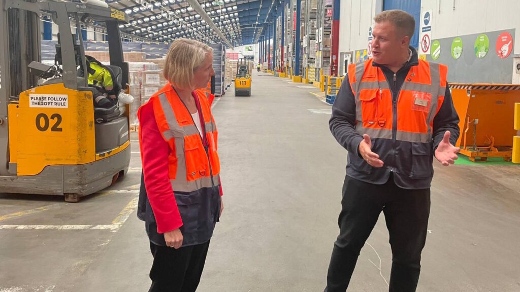Emma Reynolds MP visits Lidl