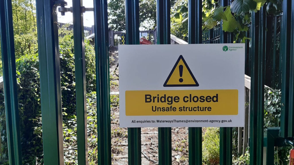 Temple Bridge closure sign