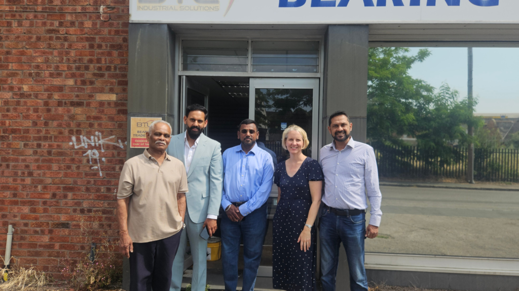Emma Reynolds MP outside the Shri Meenatchi Amman temple’s new premises in Desborough St.
